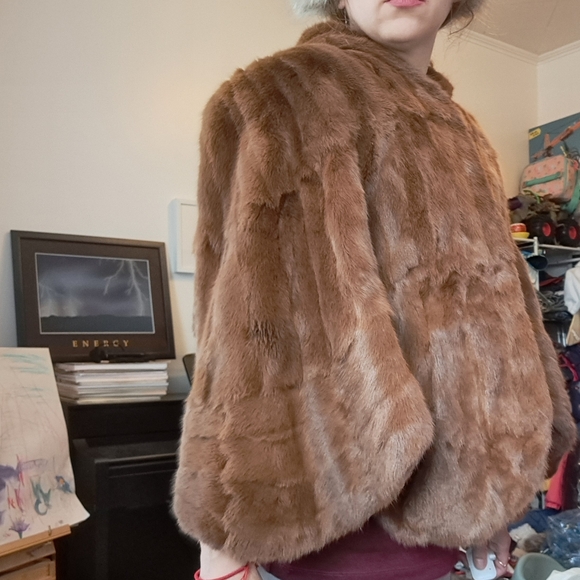Gorgeous real fur poncho cape, brown muskrat - Picture 13 of 16